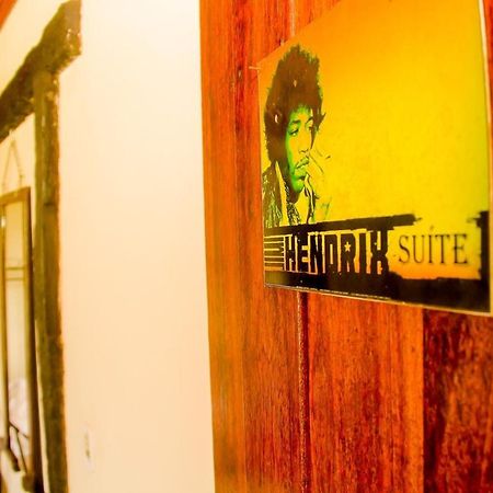 Suite Jimi Hendrix Catas Altas Exterior photo